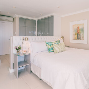 Crisp, quality linen adorns your king size bed and a full, modern bathroom is just a step away.